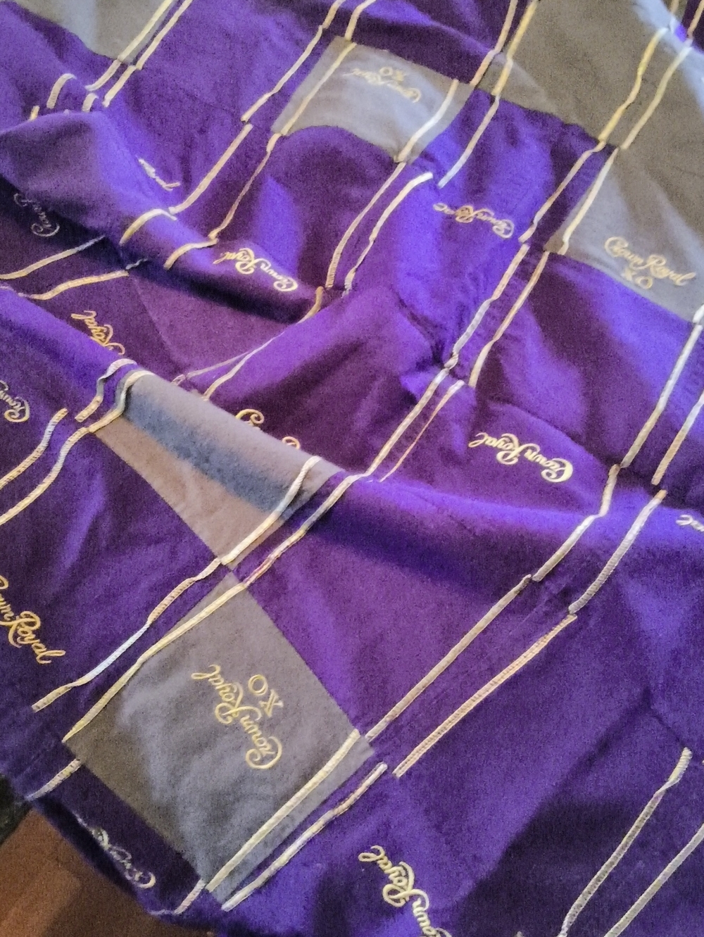 Green Velvet Drawstring Pouch - Picture 4 of 5